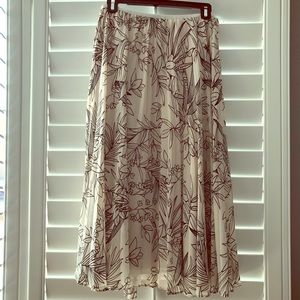 Aritzia Babaton pleated skirt